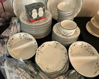 Winterberry Dishes