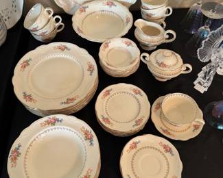 Vintage Homer Laughlin M207 China - excellent condition!