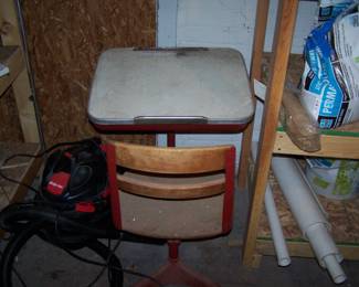 OLD SCHOOL DESK