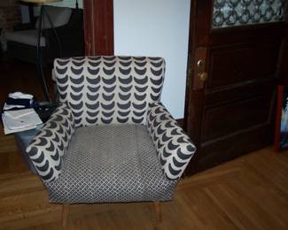 VINTAGE ARMCHAIR