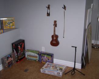 UKULELE, VIOLIN BOW & MISC.