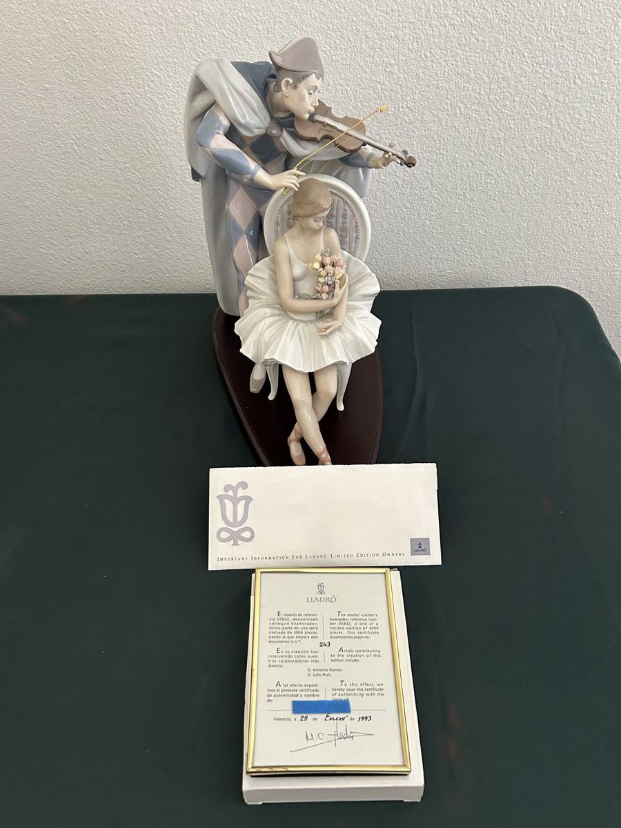Lladro - Jesters Serenade with certificate of authenticity & box. Limited edition and discontinued. Must see !