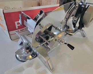 Meat slicer