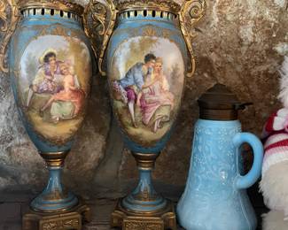 Serves Style Urns