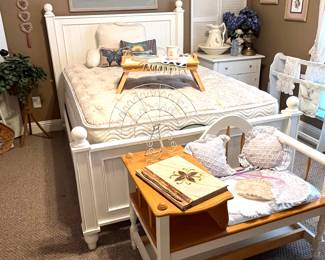 Full size traditional farmhouse bed