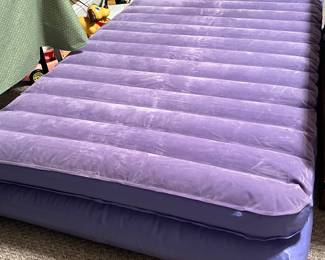 Twin size EXTRAORDINaire air mattress with full power inflate/deflate pump
