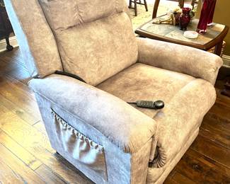 Genuine LA-ZBoy extra large lift chair rated to 500 lbs with full and extended warranties 