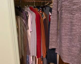 Women's dresses, sweaters, jackets, pants and shorts. Small and medium