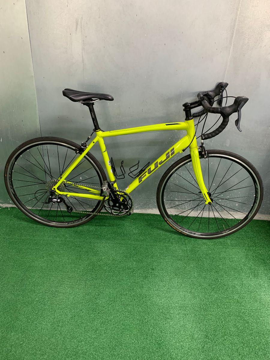Fuji Spotif road bike, 8-speed with pedals