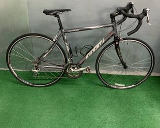 Fuji Newest road bike, 9-speed with pedals