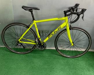 Fuji Spotif road bike, 8-speed with pedals