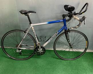 Orbea Vuelta road bike, 9-speed with Aero bars and pedals