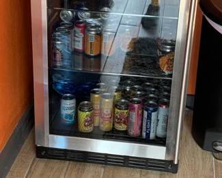 Wine refrigerator