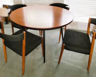 Mid-Century Round Table Chair Set