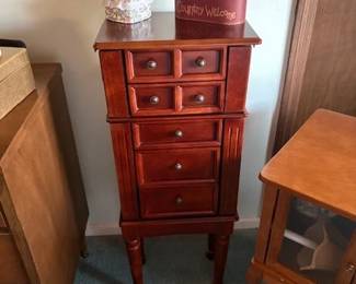 Jewlry Dresser
