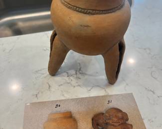 Tripod vessel. No information.