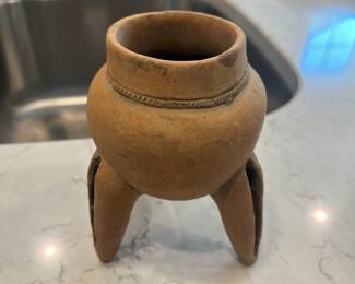 Tripod vessel. No information.