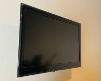 LG 32" Television & Wall Mount