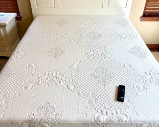 Broyhill Queen Bed, Softide Adjustable Base