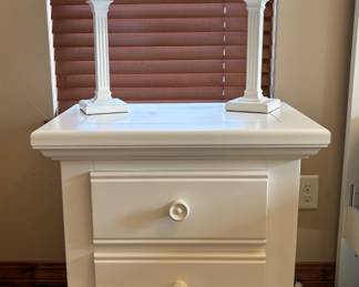Broyhill Nightstand, Lamps