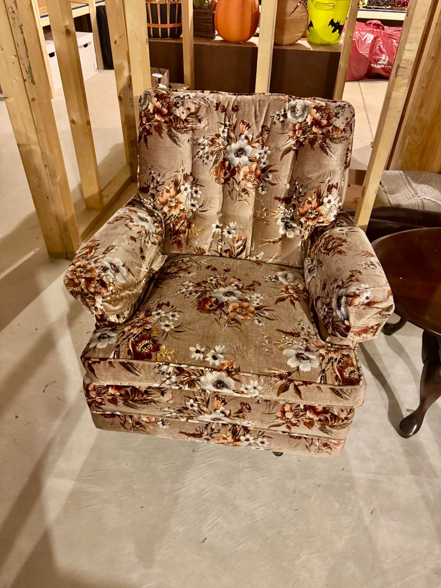 Midcentury swivel chair