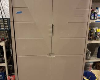 Large Rubbermaid unit