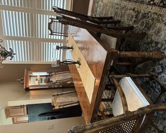 Solid wood. 81”x40”. Also has 2 additional leaves of 25” each.
$200.