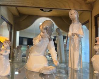 LLadro Little Girl with shoes