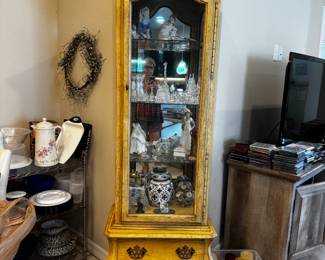Beautiful cabinet to hold your valuables 