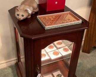 Lighted end table/curio. This is finished on the back; it could be used in the center of a room.