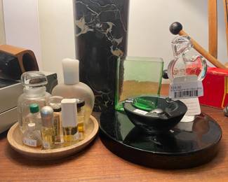 Perfumes, Erik Hoglund Art Glass Bird 