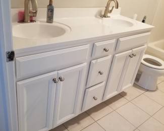 Double bath vanity