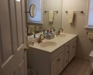 Double bath vanity