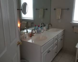 Double bath vanity