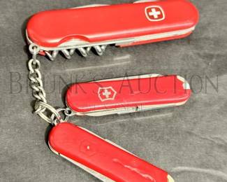 (3) SWISS ARMY KNIVES