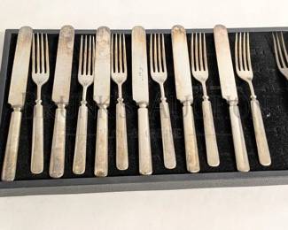 (2PC) SERVICE FOR 6 ROGERS FORK AND KNIFE