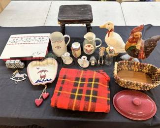 GROUP OF HOUSEWARES AND DECOR