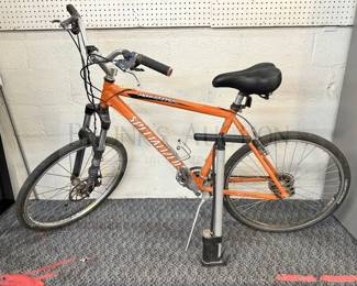 ROCK HOPPER SPECIALIZED BICYLCE AND TIRE PUMP
