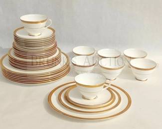 (40 PC)ROYAL DOULTON "ROYAL GOLD" DISHES