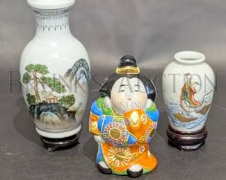 CHINESE JAPANESE VASES DECOR ON STANDS
