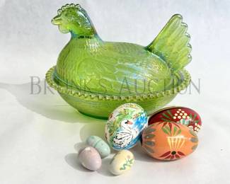GREEN IRREDESCENT GLASSWARE CHICKEN WITH DECORATIVE EGGS