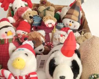 (15) CHRISTMAS PLUSH