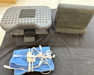 GROUP OF ERGONOMIC FOOT STOOL, NECK SUPPORT AND HEAT PACK