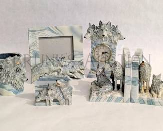 (5) RESIN WOLF DESK ACCESSORIES & DECOR