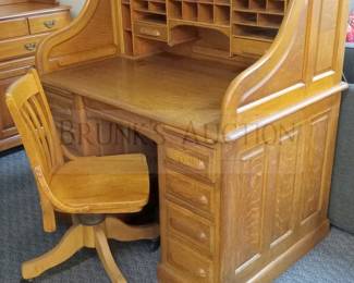 ROLLTOP OAK DESK & OAK DESK ON CASTORS
