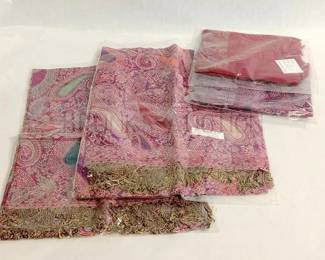 GROUP OF LINENS
