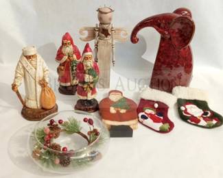 WOODEN SANTAS AND MINI STOCKINGS
