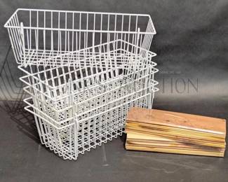 (6) WIRE RACKS & CEDAR PLANKS