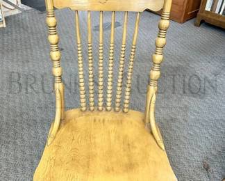VINTAGE PRESS BACK OAK CHAIR