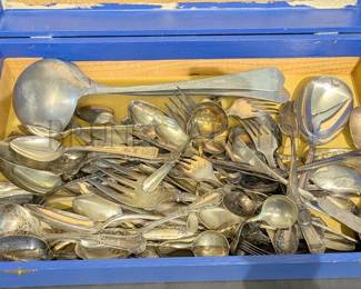 GROUP OF SILVERPLATE FLATWARE